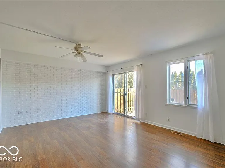 8527 Canterbury Sq E — Photo 2