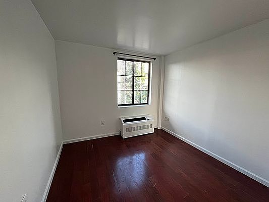 3rd image of 24 Lawton St APT 2A