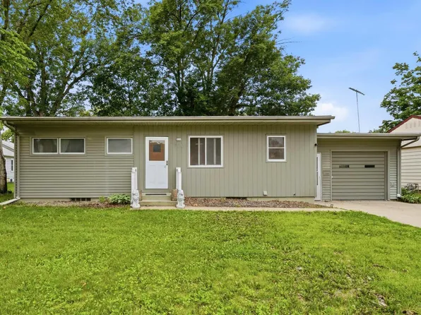720 4th St SE, Waverly, IA 50677
