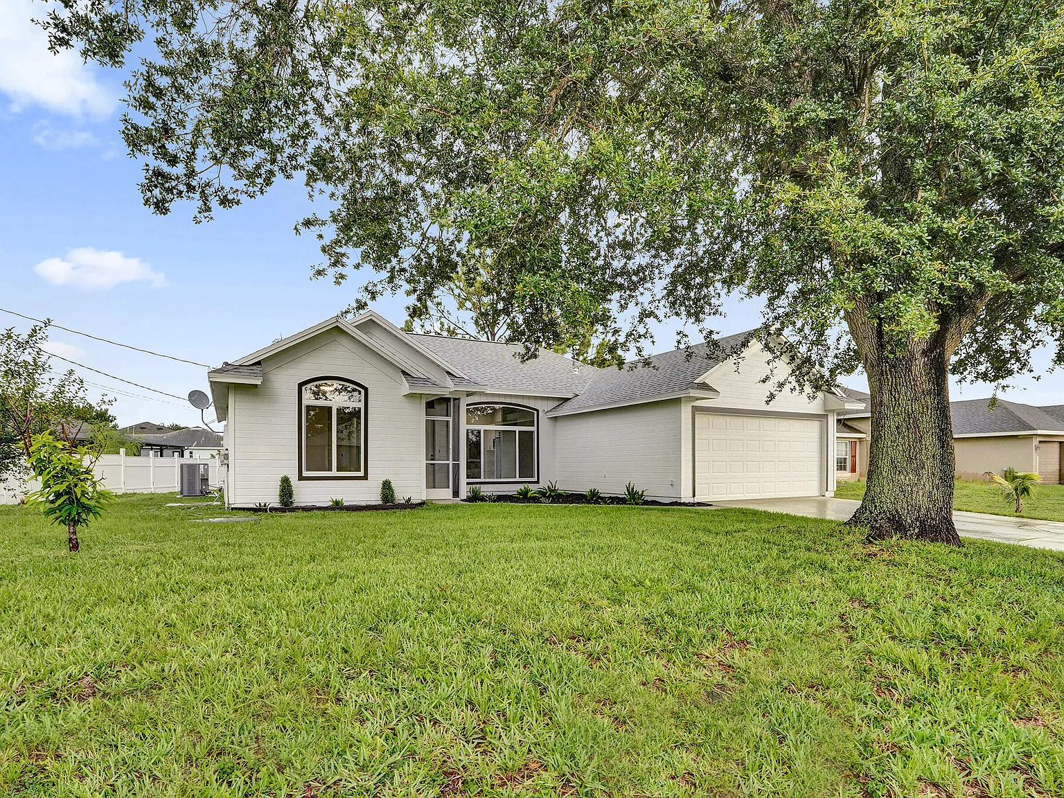 3 bed, 2.0 bath, 1296 sqft, $2,600 — Photo 4