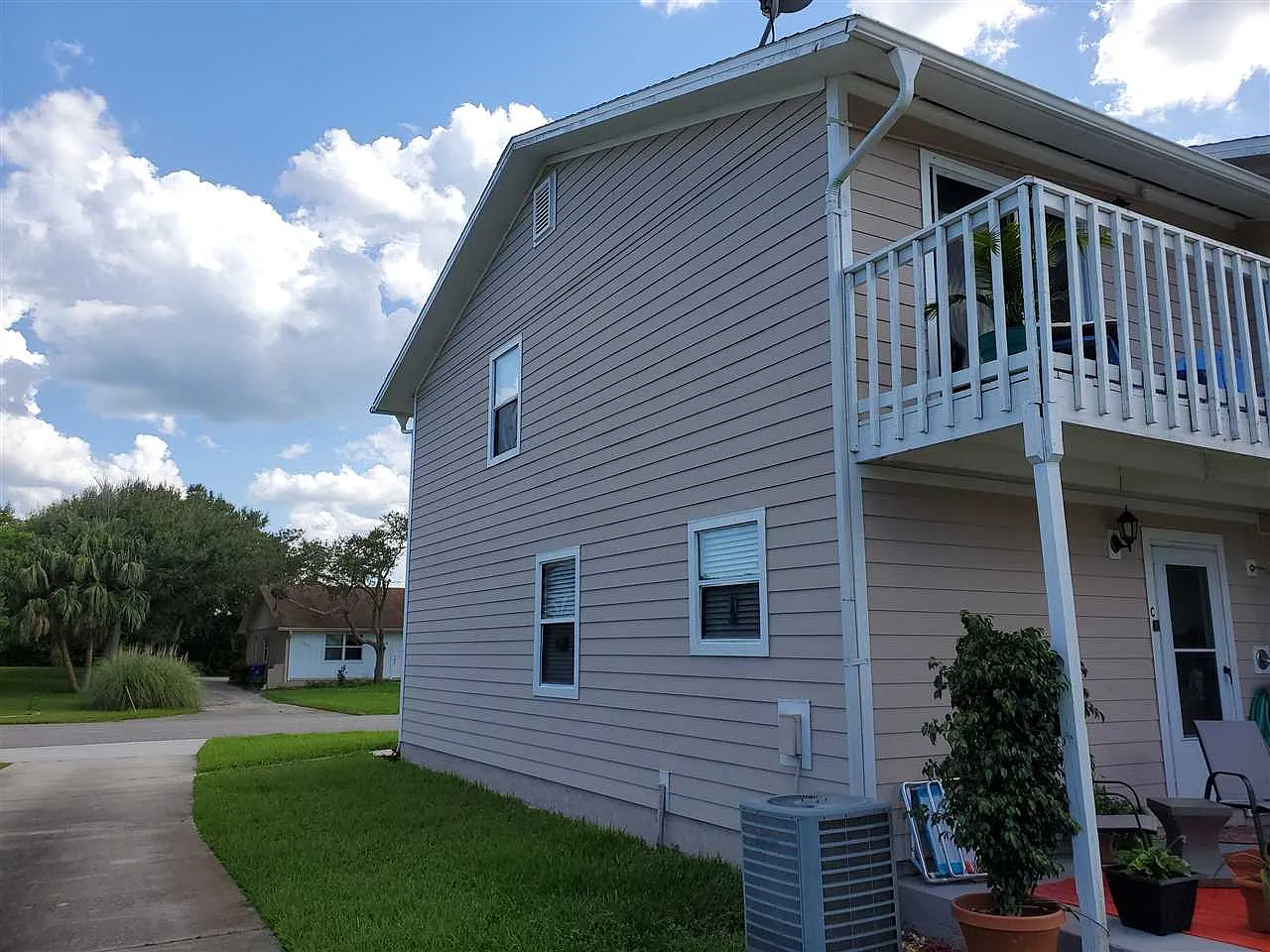 2 bed, 1.5 bath, 800 sqft, $1,695 — Photo 2