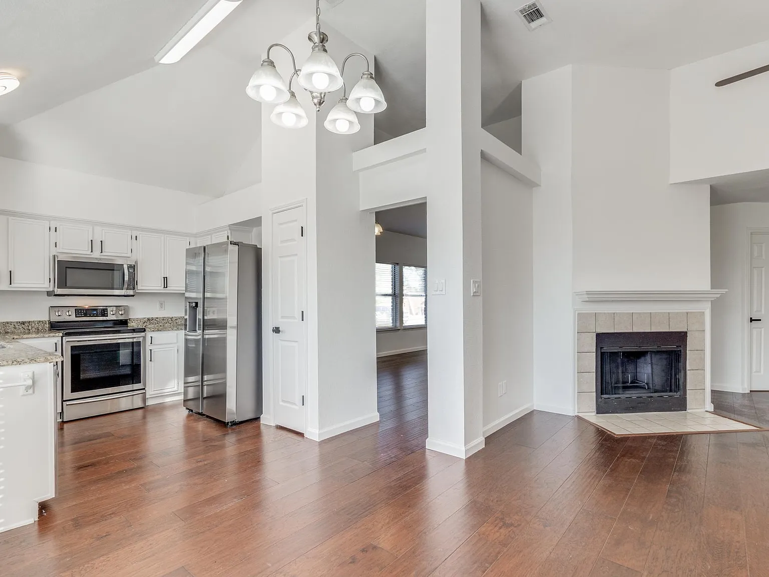 3 bed, 2.5 bath, 1824 sqft, $2,795 — Photo 4