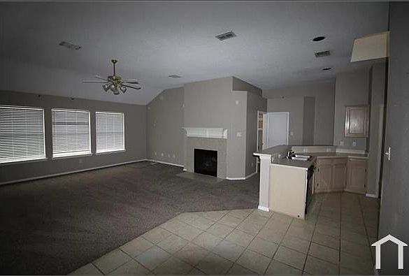 2nd image of 4911 Redwood Dr
