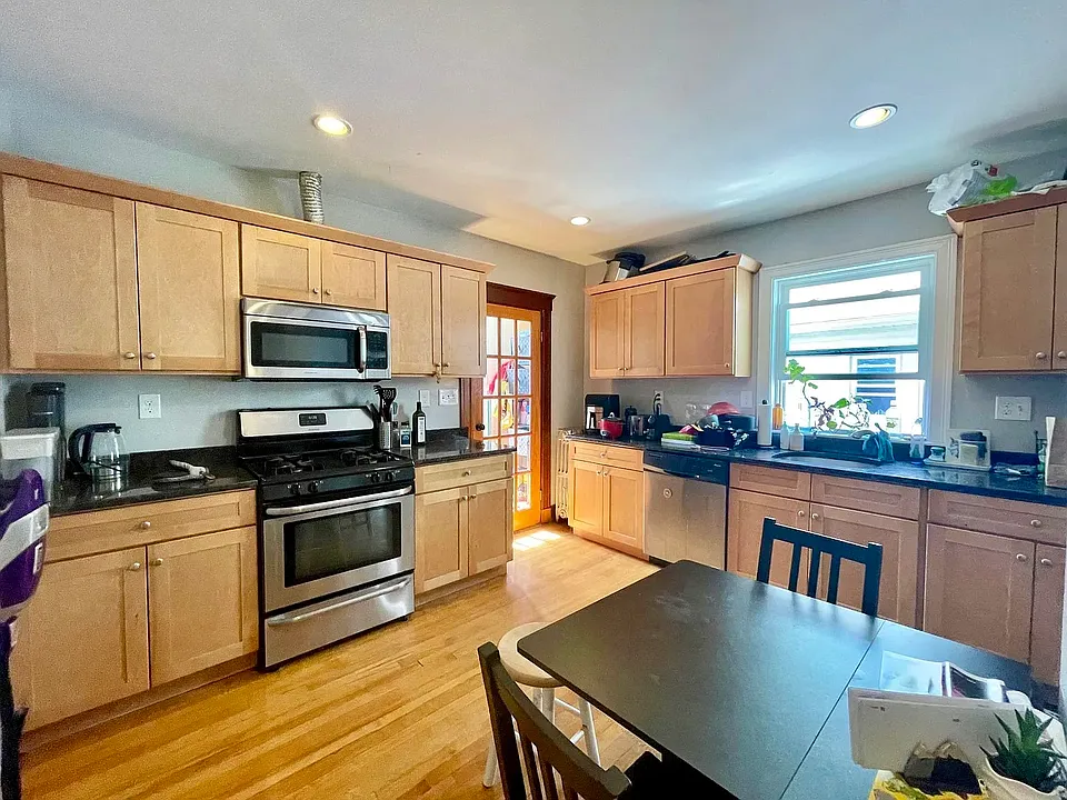60 Frederick Ave #1