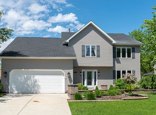 1028 Williamsburg St, Westmont, IL