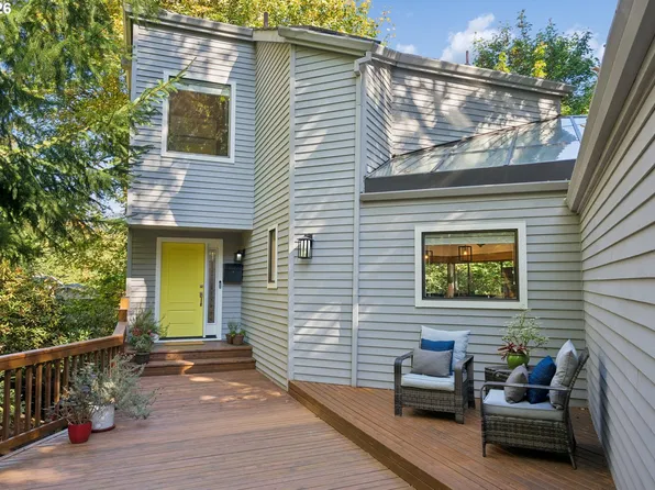 2535 SW Patton Ct, Portland, OR 97201