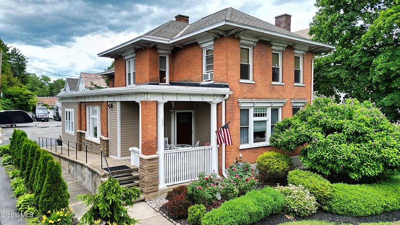 3rd image of 152 Warren Street