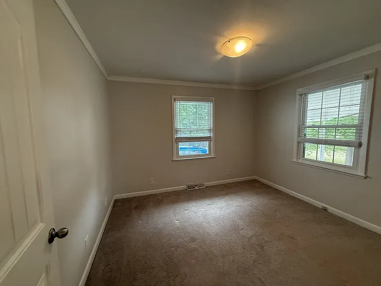 2404 Francis St — Photo 11