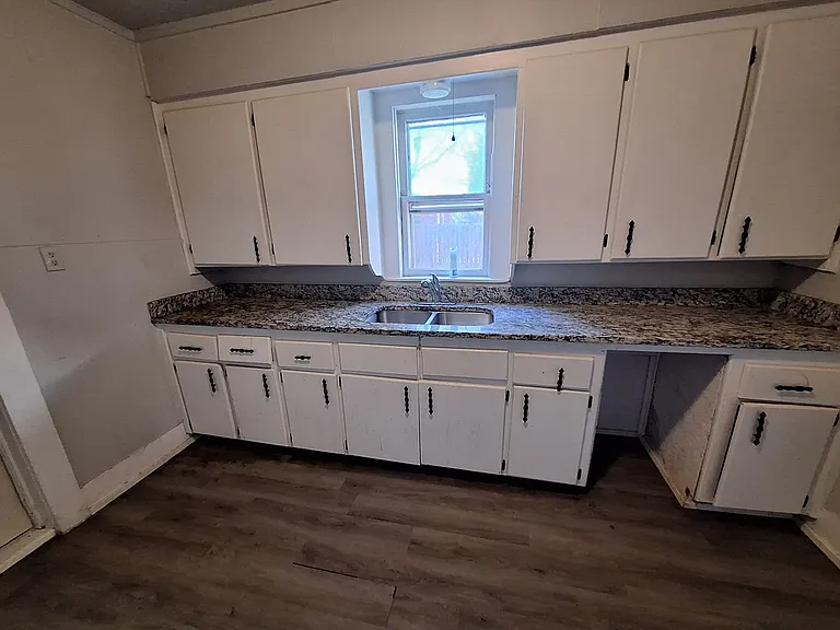 1026 Jeanette St — Photo 3