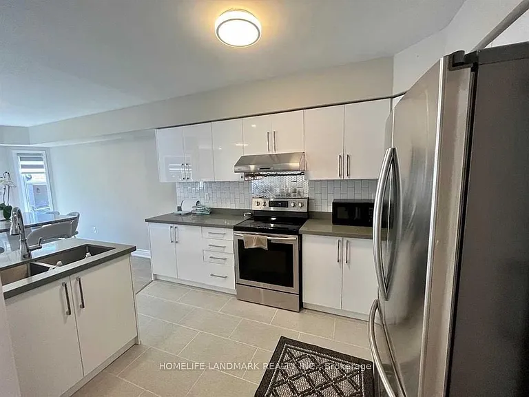 545 Menczel Cres #UPPER — Photo 5