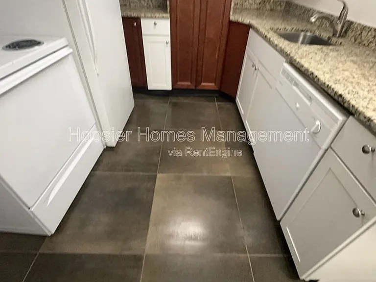 770 E 61st St #7 — Photo 4