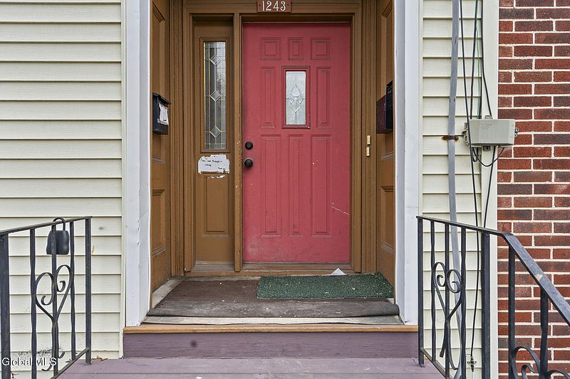 4th image of 1243 Broadway