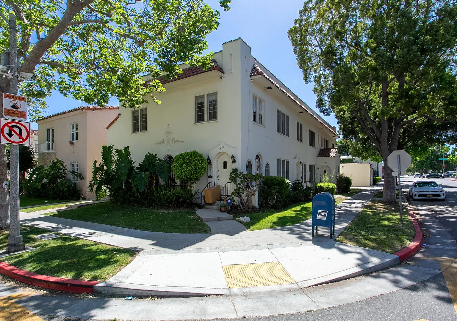 201 S Arnaz Drive — Photo 3