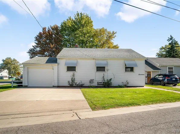 17 Idlebrook Dr, Cheektowaga, NY 14225