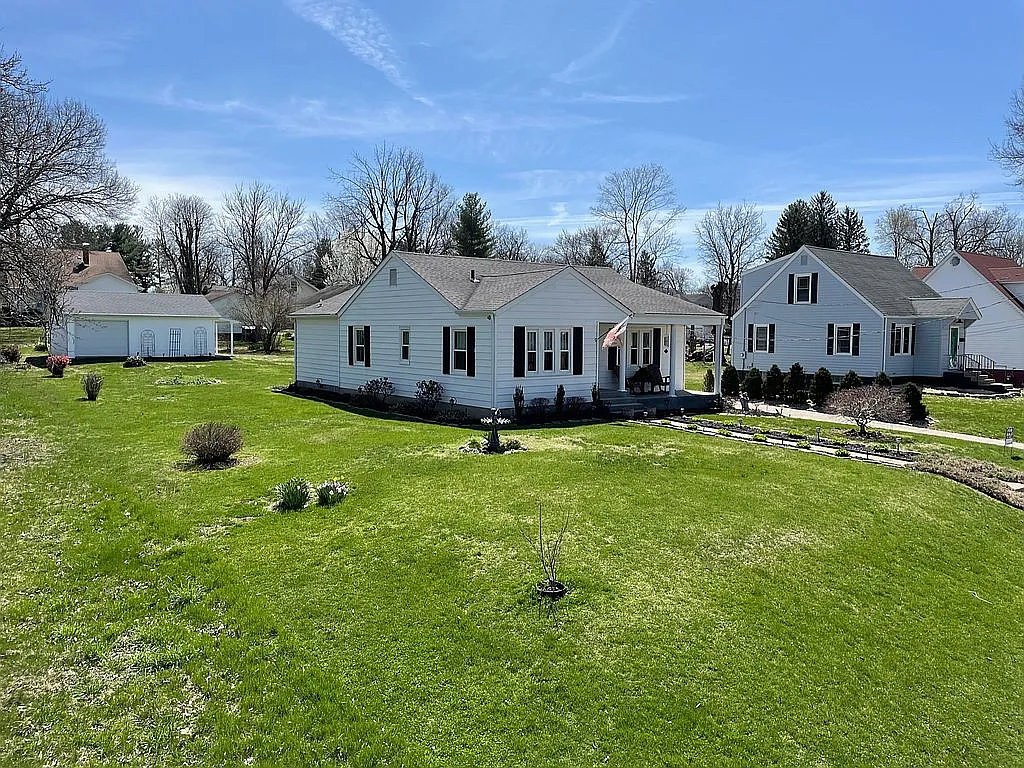 620 Dewey Ave photo 1