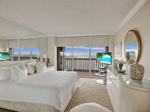 3rd image of 1000 W Island Blvd #2312