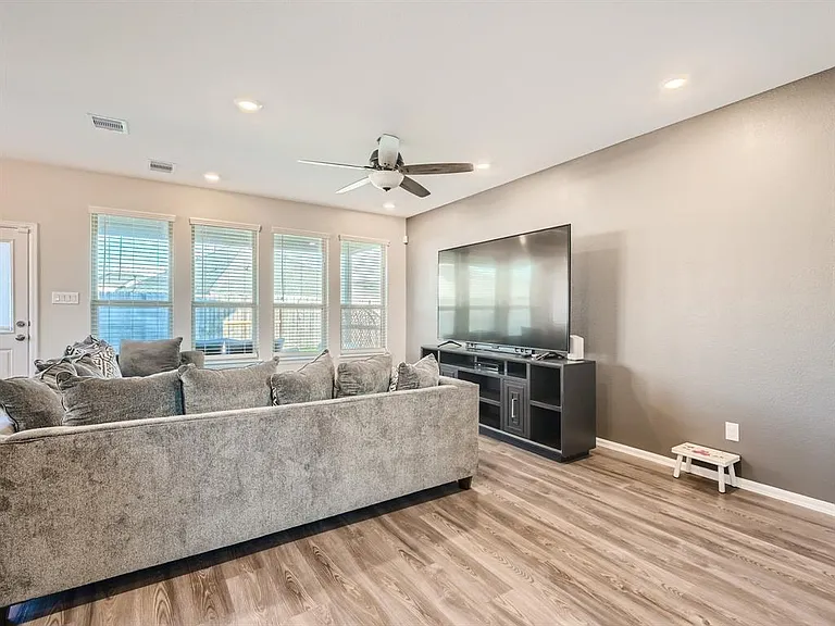 3735 Lion Creek Ct — Photo 5
