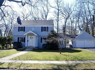 208 2nd St E, Pelham, NY 10803