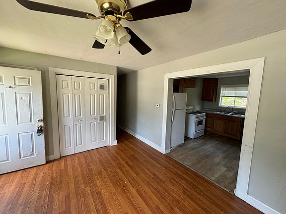 2nd image of 2418 Elwood Ave