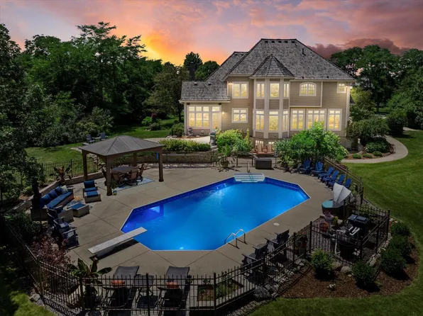 W353S2960 Tallgrass COURT, Oconomowoc, WI 53066