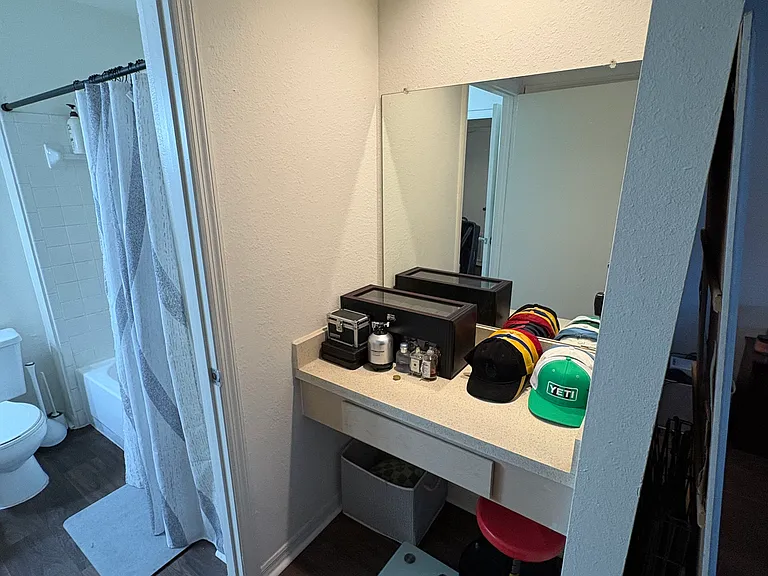 desk nook in bedroom