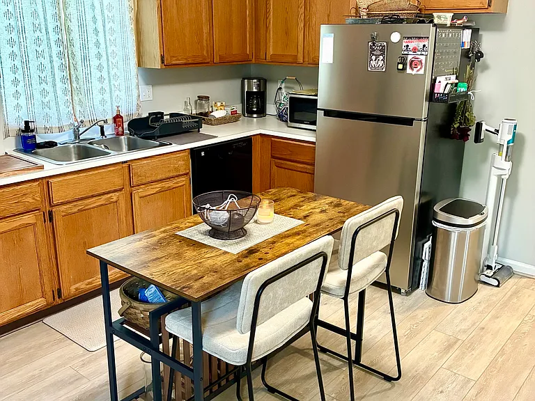 60 Dickerman Ave #60 — Photo 8