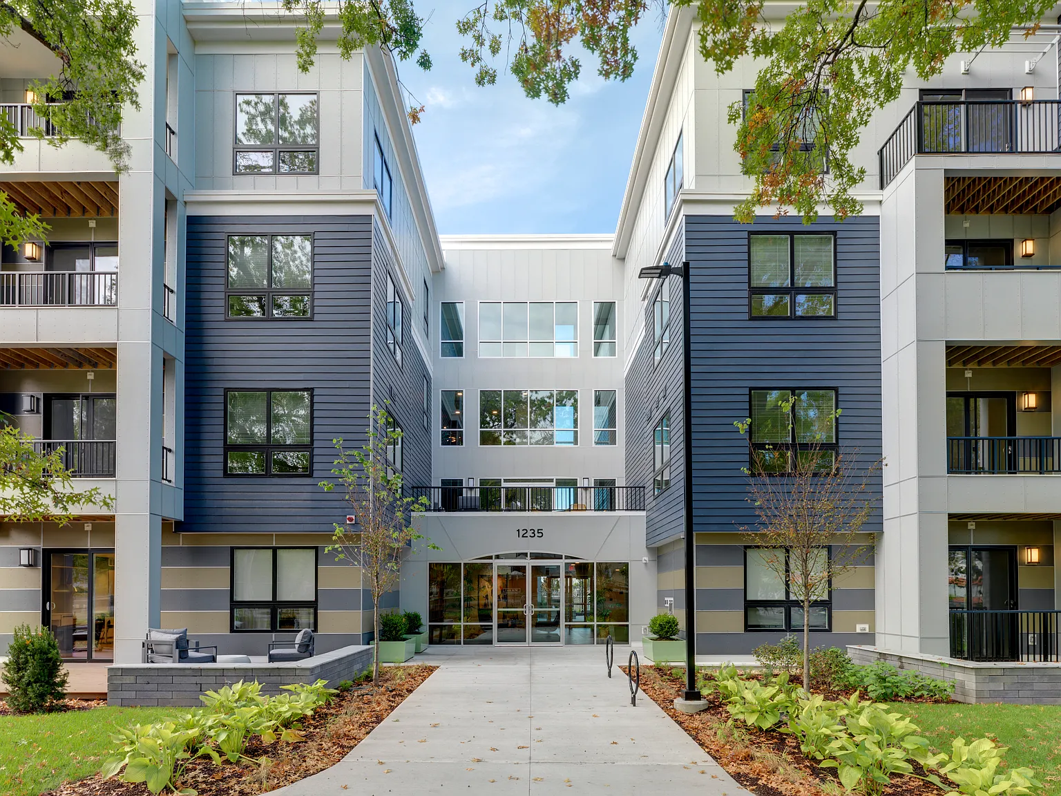 Oak Row Apartments — Photo 1
