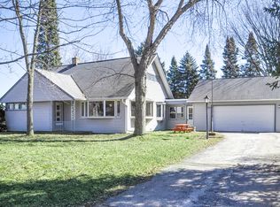 3010 Cottonwood Ct, Brookfield, WI 53005