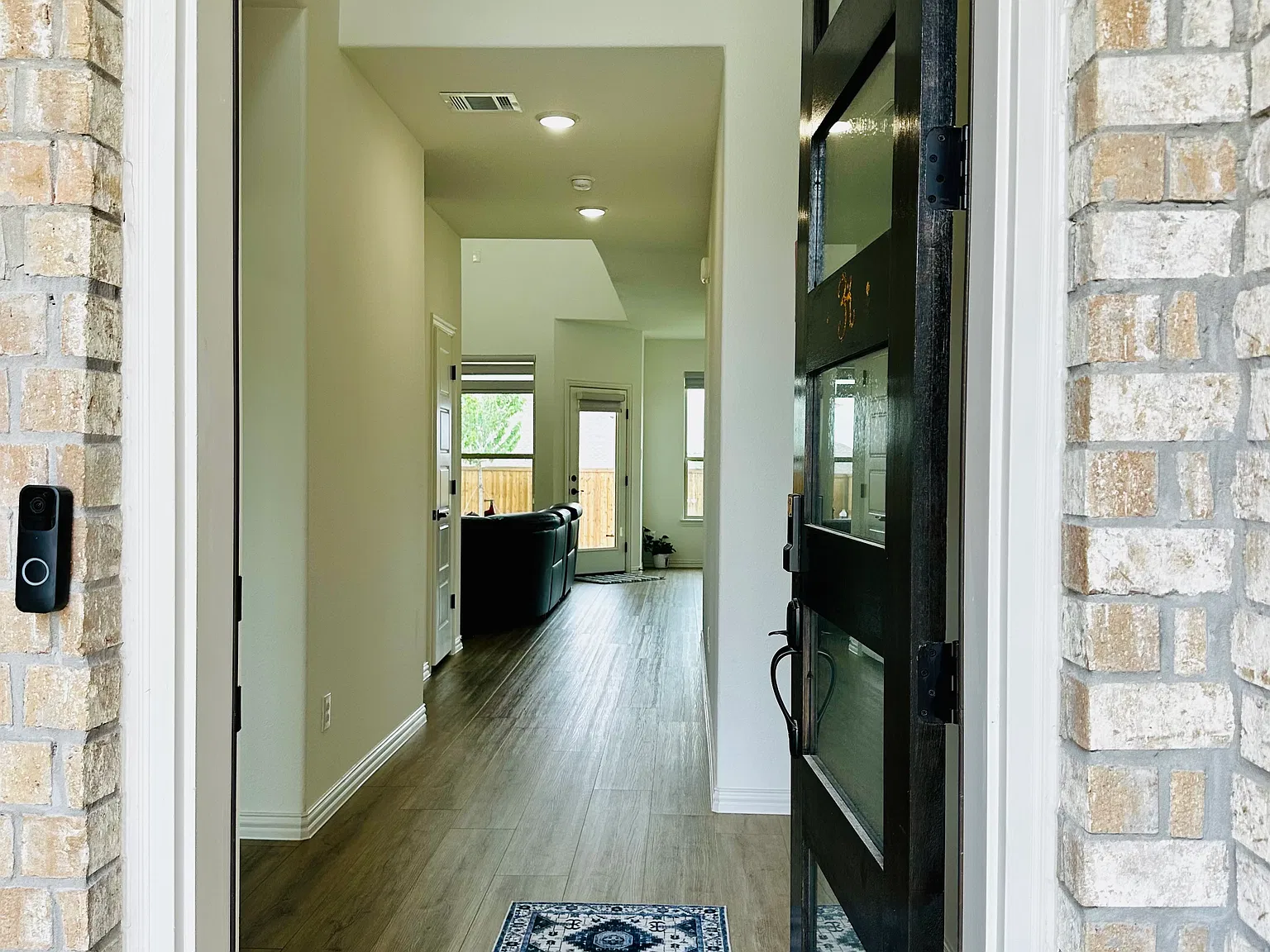 4 bed, 2489 sqft, $3,200 — Photo 2