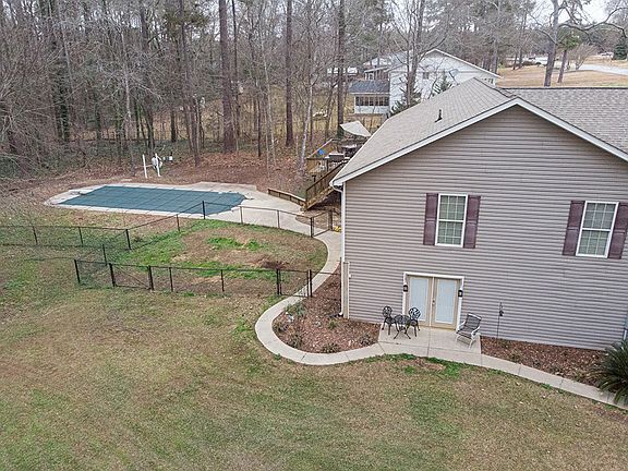 5th image of 112 Cherokee Dr