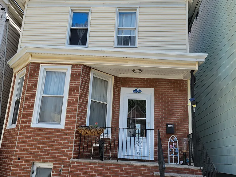 78 Pearsall Ave — Photo 2