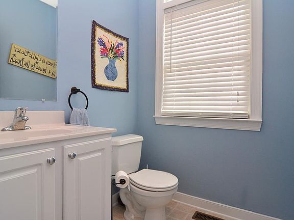 4th image of 38409 Grand Ave #4D
