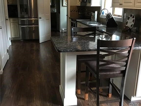 3rd image of 176 Nina St