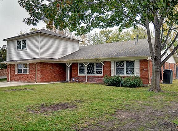 2nd image of 6101 Trail Lake Dr