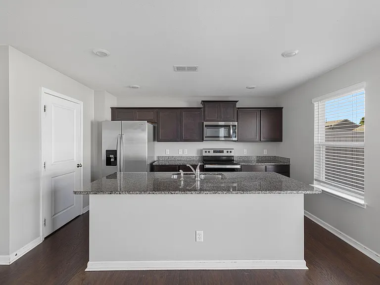 1124 Tay Sta — Photo 13