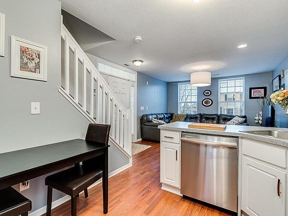 4th image of 212 Oxford Oak Dr