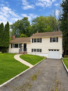22 Springbrook Rd, Livingston, NJ, 07039