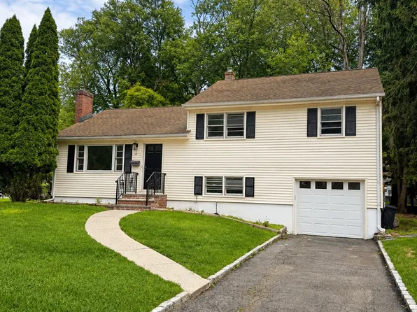 22 Springbrook Rd, Livingston, NJ 07039