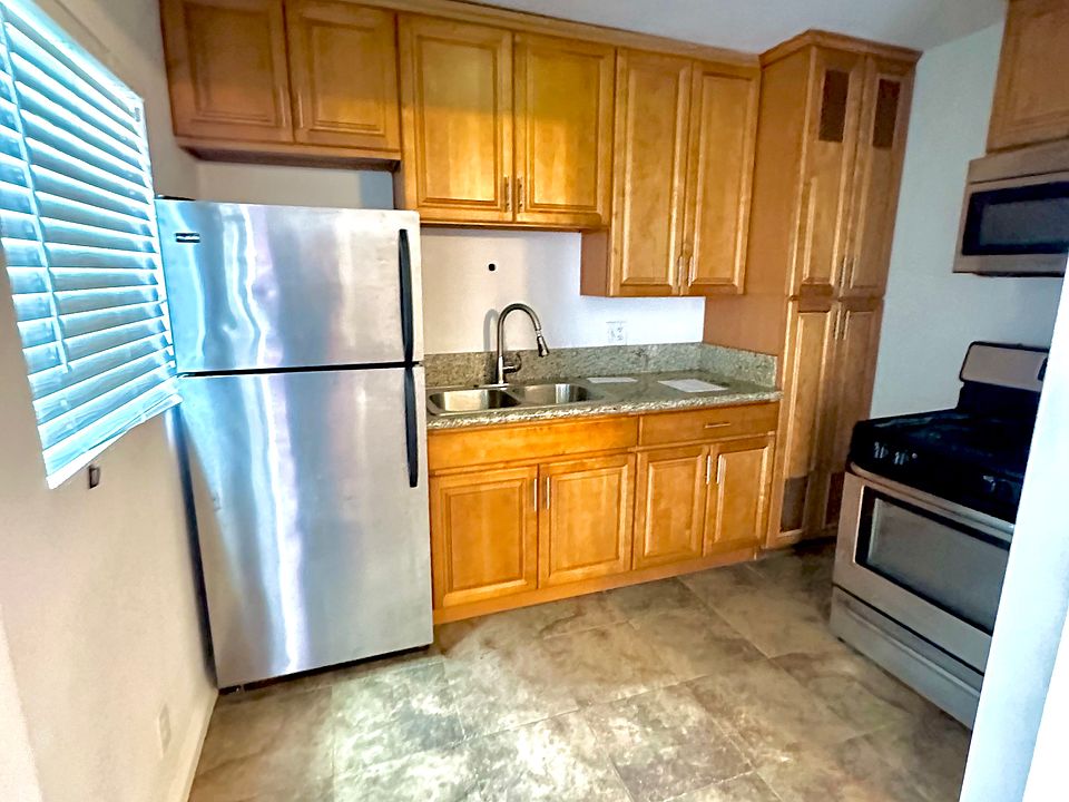 1st image of 1271 W Sunset Blvd #6
