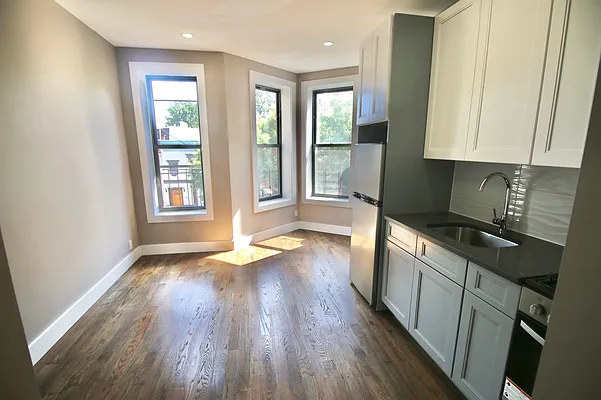 Rented by Delmark Realty LLC | media 24