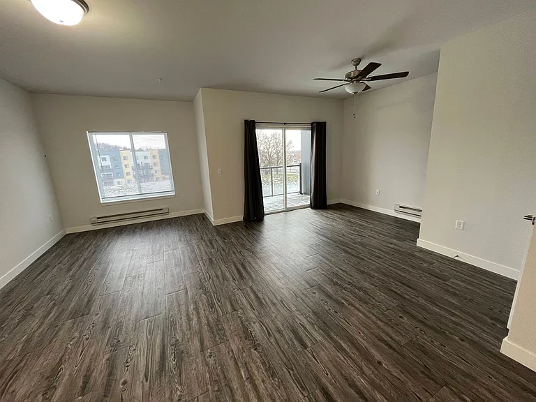 Cottage Grove Commons: Limestone — Photo 66
