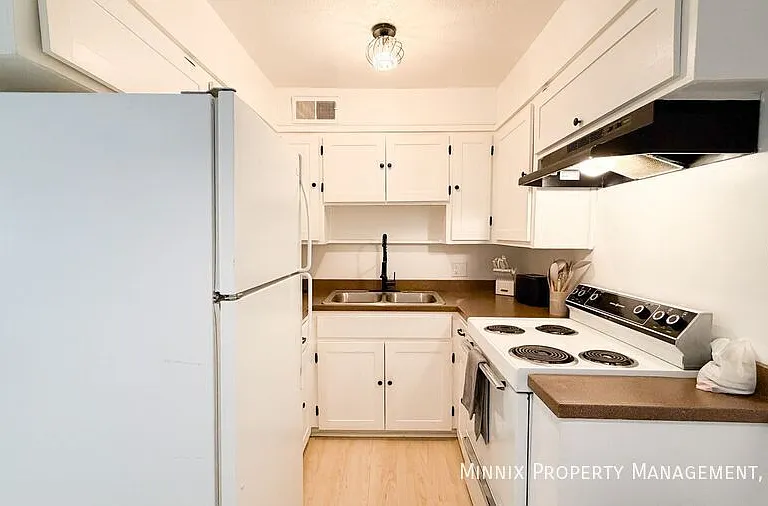 5005 Avenue W #3 — Photo 2