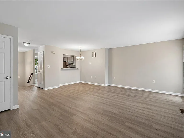 104 Frazer Dr — Photo 19