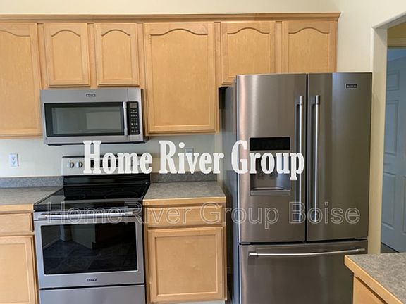 3rd image of 1369 Stoneybrook Cir
