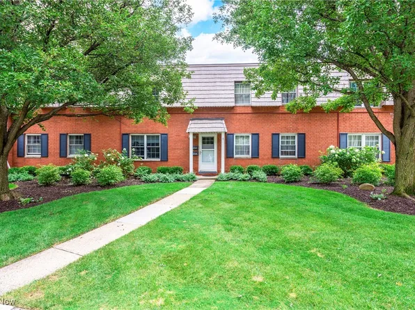 2727 Pease Dr #A104, Rocky River, OH 44116