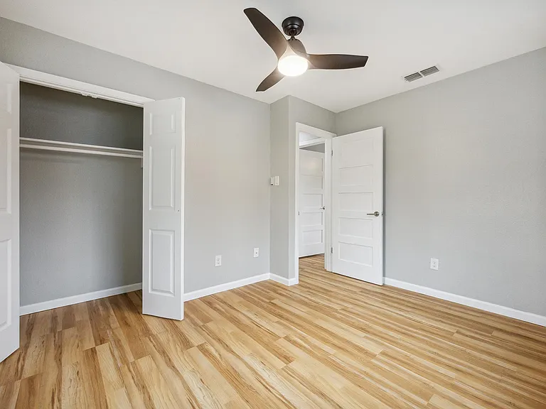 1111 Lawson Ln — Photo 9