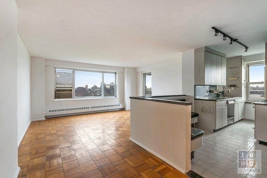 2nd image of 453 Fdr Dr APT C1307