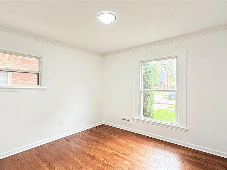 311 Amherst St — Photo 16