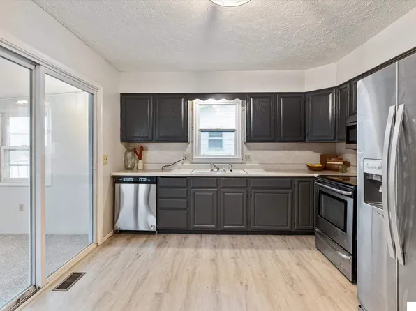 7522 Mary St, Omaha, NE 68122