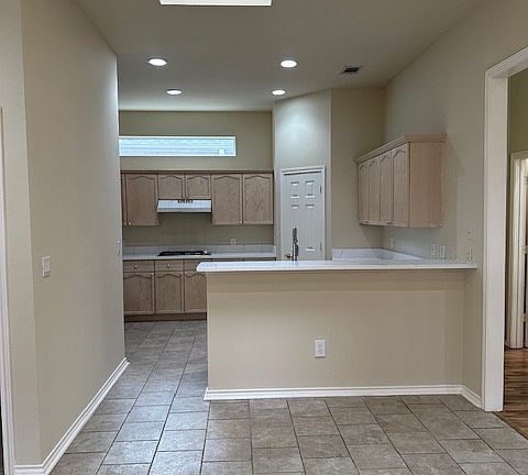 4th image of 6060 Thursby Ave